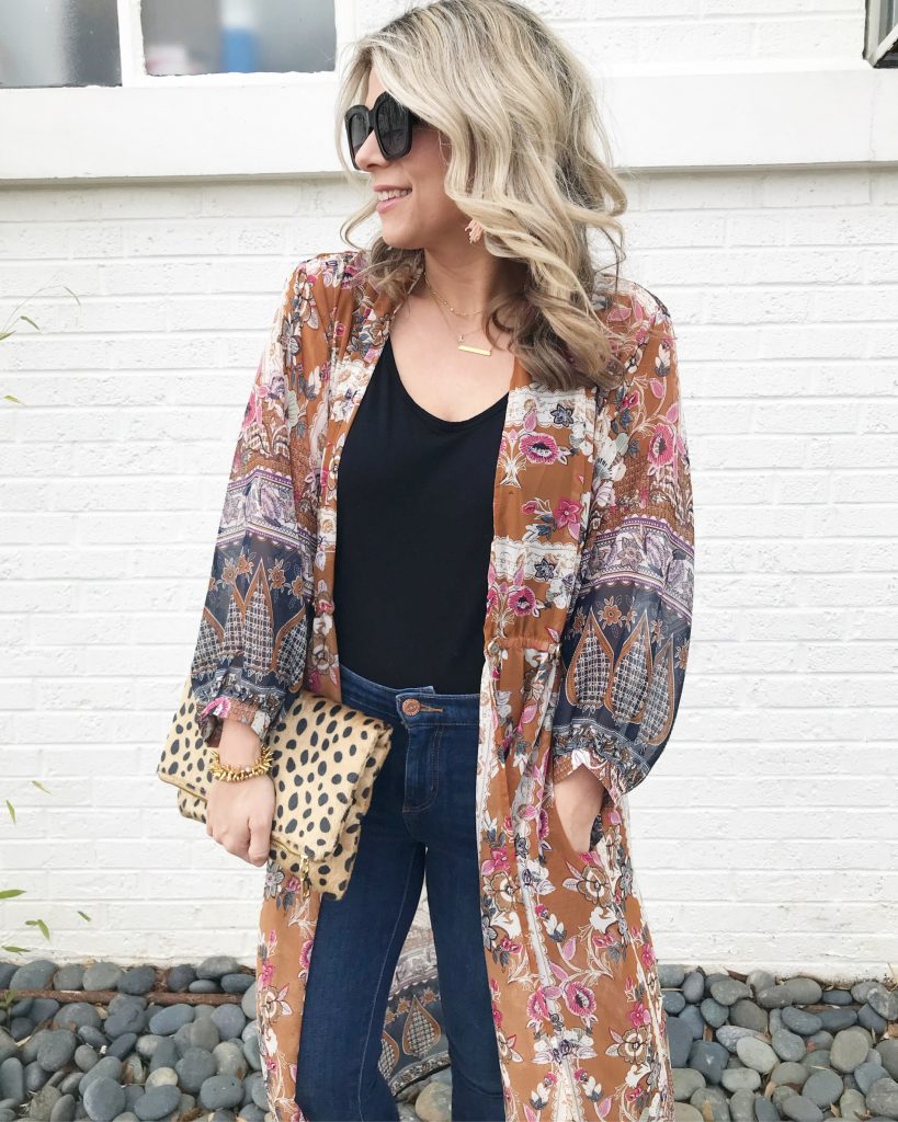 How to style a Kimono, Kimono, Leopard Clutch