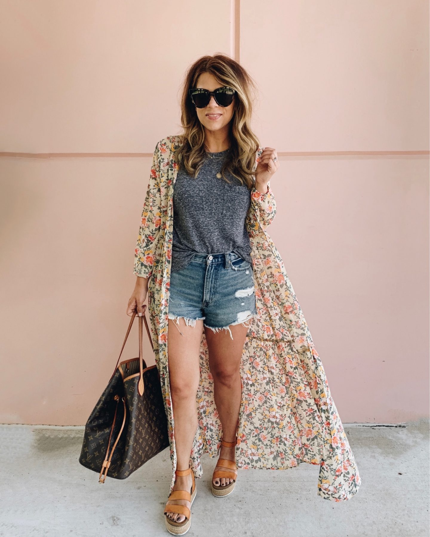 Summer Style, Pink Wall, Kimono, How to style a kimono, Espadrilles, Neverfull gm